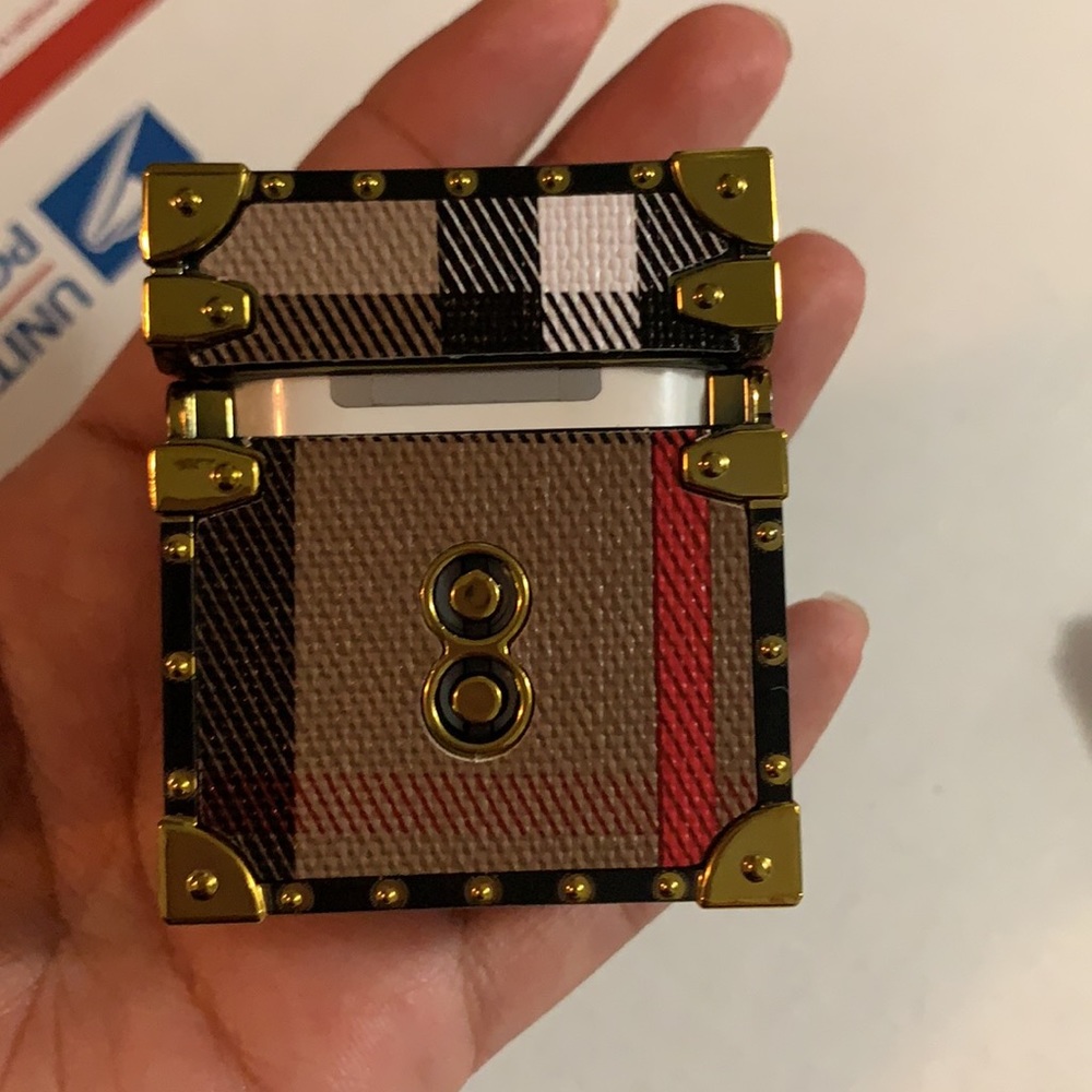 ⚜️✨ Beautiful Grid Airpod 2 Case✨⚜️ - Picture 3 of 4